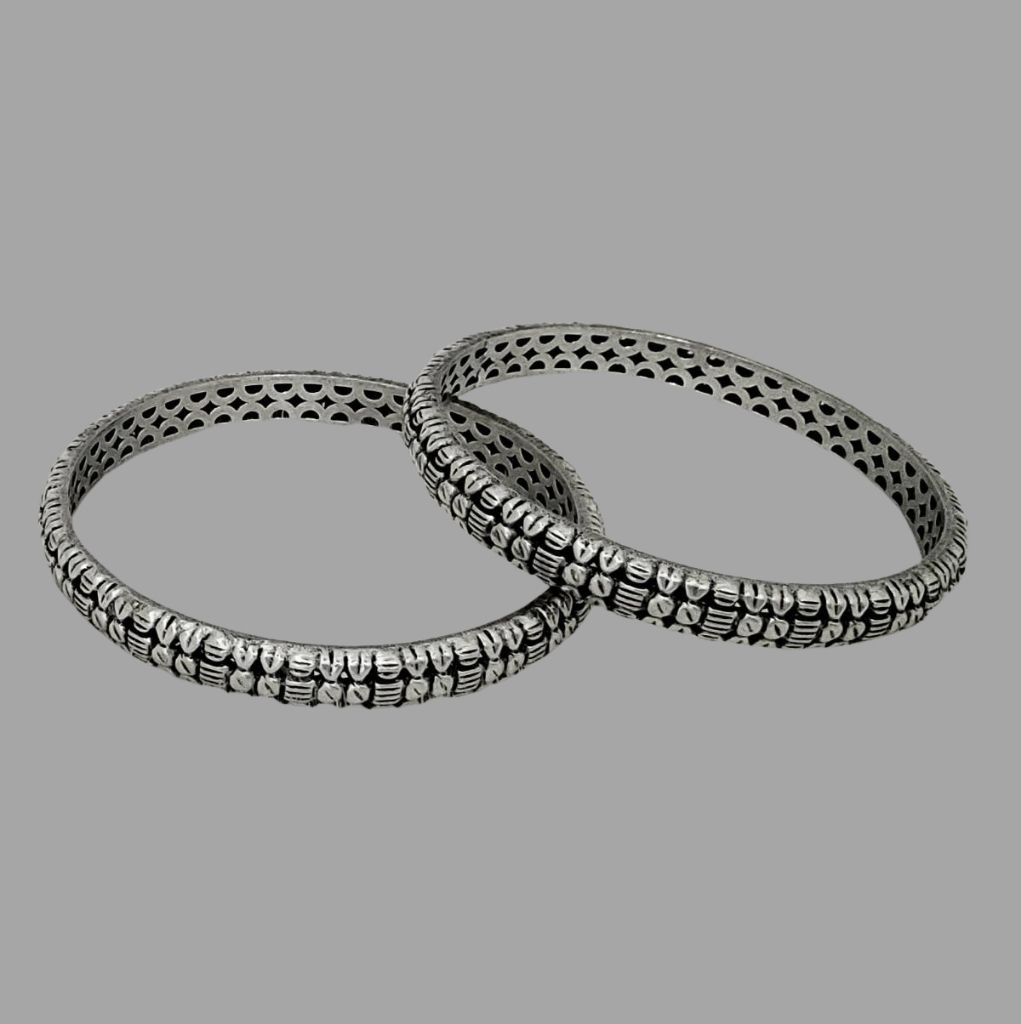 https://www.jewelnidhi.com/img/1609998856AQ BANGLE 0005.jpeg